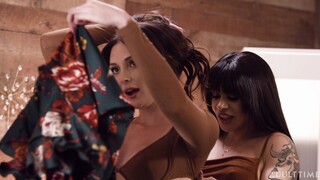 Сексуальные девушки в порно - Doubling Up on Sexy Lingerie на HOT-GIRLS-PORN.COM