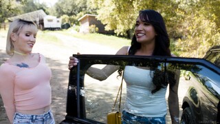 Сексуальные девушки в порно - Big Tits and Tattoo: Shemale Fuck на HOT-GIRLS-PORN.COM
