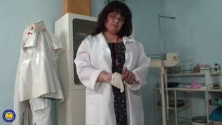 Сексуальные красотки в порно - Mature Nurse with Big Ass Fucks Patient - Uma HOT-GIRLS-PORN.COM