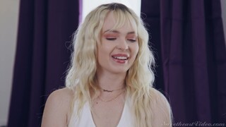 Сексуальные красотки в порно - Thong and Stockings in a MILF Threesome HOT-GIRLS-PORN.COM