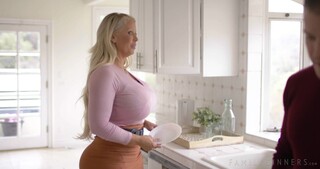 Сексуальные девушки в порно - Mothers in Law: Young and Wild на HOT-GIRLS-PORN.COM