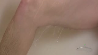 Сексуальные девушки в порно - Sunshine takes a shower with her hairy pussy на HOT-GIRLS-PORN.COM