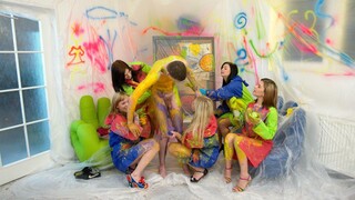 Сексуальные девушки в порно - Blonde Teen Rhianna Samuel Sucks & Fucks in Crazy Painting на HOT-GIRLS-PORN.COM