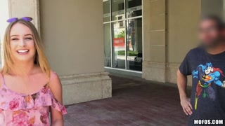 Сексуальные девушки в порно - Daisy Stone Flashes for Fun на HOT-GIRLS-PORN.COM