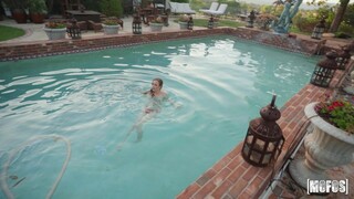 Сексуальные красотки в порно - Gone Wild with Ricky and Karla HOT-GIRLS-PORN.COM