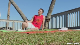 Сексуальные девушки в порно - From Bikini to Bedroom with Kiki Klout на HOT-GIRLS-PORN.COM