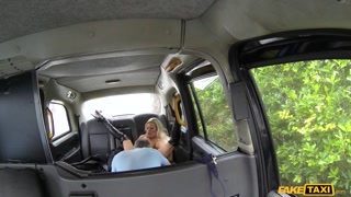 Сексуальные девушки в порно - Deepthroat in a London Car на HOT-GIRLS-PORN.COM