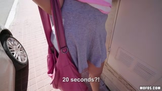 Сексуальные девушки в порно -  Latina Fucks a Fat Cock  на HOT-GIRLS-PORN.COM