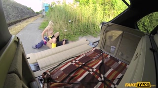 Сексуальные красотки в порно - Amateur Outdoor Creampie with a Cheerleader HOT-GIRLS-PORN.COM