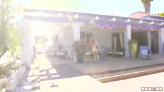 Сексуальные девушки в порно - Outdoor Cowgirl Ride with Blonde на HOT-GIRLS-PORN.COM