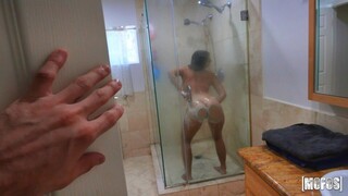 Сексуальные девушки в порно - Jake Adams' Big Cock Anal Shower на HOT-GIRLS-PORN.COM