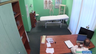 Сексуальные девушки в порно - Doctor Makes Patient Lick Pussy in Office на HOT-GIRLS-PORN.COM