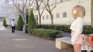 Сексуальные девушки в порно - Right Time for a Facial на HOT-GIRLS-PORN.COM