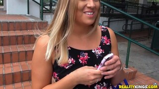 Сексуальные девушки в порно - Scarlett's Shaved Pussy Gets Fucked на HOT-GIRLS-PORN.COM