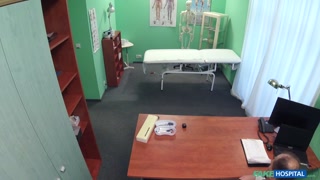 Сексуальные девушки в порно - Medical Office Blowjob from Patient на HOT-GIRLS-PORN.COM