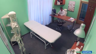 Сексуальные девушки в порно - Doctor Gives Handjob to Russian Girl на HOT-GIRLS-PORN.COM