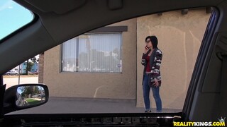 Сексуальные девушки в порно - Amateur Pierced Girl Gets Cumshot на HOT-GIRLS-PORN.COM