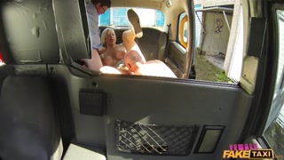 Сексуальные девушки в порно - Three-Way Fucking with a Taxi Driver на HOT-GIRLS-PORN.COM