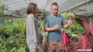 Сексуальные девушки в порно - Tattooed Brunette Fucks in Greenhouse на HOT-GIRLS-PORN.COM