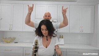 Сексуальные девушки в порно - The Gardener's Blowjob Adventure на HOT-GIRLS-PORN.COM
