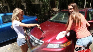 Сексуальные девушки в порно - Natural Tits and Piercing in the Car на HOT-GIRLS-PORN.COM