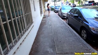 Сексуальные девушки в порно - Cumshot on Glasses на HOT-GIRLS-PORN.COM