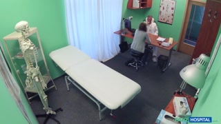 Сексуальные девушки в порно - Medical Blowjob Leads to Missionary Creampie на HOT-GIRLS-PORN.COM