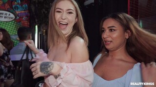 Сексуальные девушки в порно - Lesbian Prank Turns Hot - Anal, Kissing & Natural Tits Action на HOT-GIRLS-PORN.COM