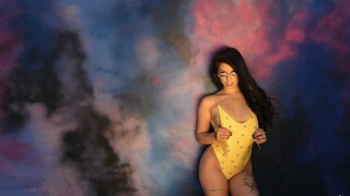 Сексуальные девушки в порно - Latina Goddess Gina Valentina in the Car на HOT-GIRLS-PORN.COM