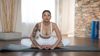 Сексуальные девушки в порно - Wet and Wild Yoga with Lesbian Lovers на HOT-GIRLS-PORN.COM