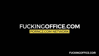 Сексуальные девушки в порно - Karol Lilien Gets Fucked Hard for Delay - Office Sex Scene на HOT-GIRLS-PORN.COM