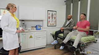 Сексуальные красотки в порно - Doctor's Orders: Double Handjob and Facial HOT-GIRLS-PORN.COM