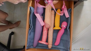 Сексуальные красотки в порно - Shaved Pussies & High Heels - Wet Lesbian Threesome with Squirt HOT-GIRLS-PORN.COM
