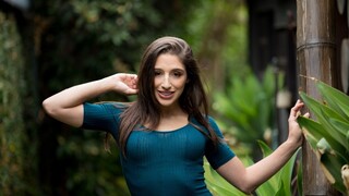 Сексуальные девушки в порно - The Housewife's Outdoor Blowjob на HOT-GIRLS-PORN.COM