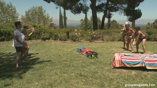Сексуальные девушки в порно - Sex Toys and Water Balloons: A Gangbang на HOT-GIRLS-PORN.COM