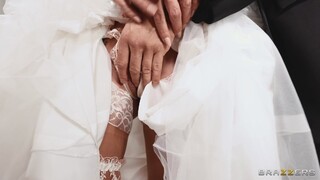 Сексуальные красотки в порно - Cheating Wife BrideZZilla Gets DP'd at Her Wedding Part 3 HOT-GIRLS-PORN.COM