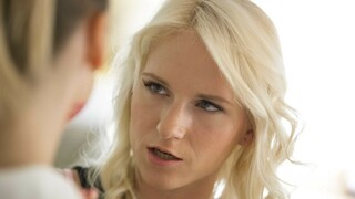 Сексуальные девушки в порно - Hot Italian Girlfriend Fingers Hungarian Ass Hard на HOT-GIRLS-PORN.COM