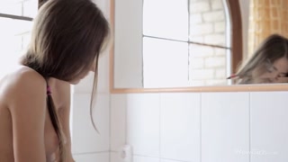 Сексуальные девушки в порно - Guerlain's Shaving Secrets на HOT-GIRLS-PORN.COM