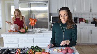 Сексуальные красотки в порно - Naughty Family Thanksgiving Porn Fest HOT-GIRLS-PORN.COM