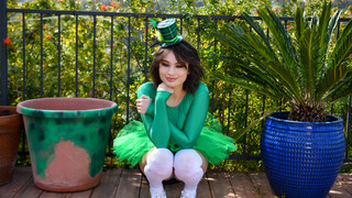 Сексуальные девушки в порно - Green Cute Little Leprechaun на HOT-GIRLS-PORN.COM