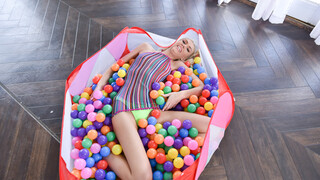 Сексуальные красотки в порно - Petite Teen Sky Pierce Bubble Pit Sex HOT-GIRLS-PORN.COM