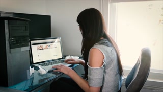 Сексуальные девушки в порно - Young Babysitter Takes Big Dick BTS на HOT-GIRLS-PORN.COM