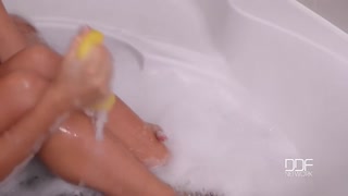 Сексуальные девушки в порно - Eva Parcker - Bath Time Balls Licking & Fetish Fun на HOT-GIRLS-PORN.COM