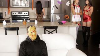 Сексуальные девушки в порно - Passionate Handjob Leads to Creampie - Halloween Edition на HOT-GIRLS-PORN.COM