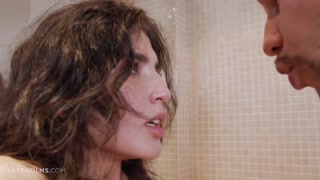 Сексуальные девушки в порно - Brunette Mulan Gives Blowjob with Passion на HOT-GIRLS-PORN.COM
