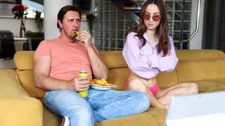 Сексуальные девушки в порно - Stepdad Creampies Skinny Brunette Teen на HOT-GIRLS-PORN.COM
