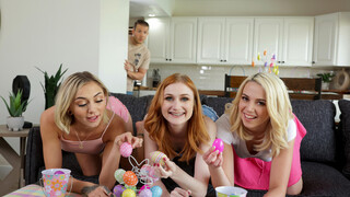 Сексуальные девушки в порно - Petite Redhead Deepthroats Big Cock on Easter на HOT-GIRLS-PORN.COM