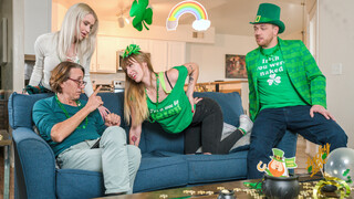 Сексуальные девушки в порно - St. Paddy's Day Foursome - Female Orgasm from Rough Cowgirl Ride на HOT-GIRLS-PORN.COM
