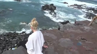 Сексуальные девушки в порно - Amateur blonde fucks bareback in outdoor adventure на HOT-GIRLS-PORN.COM