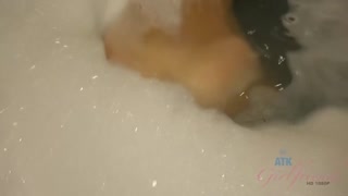 Сексуальные девушки в порно - Tiffany Watson Pissing With Tampon String Out на HOT-GIRLS-PORN.COM